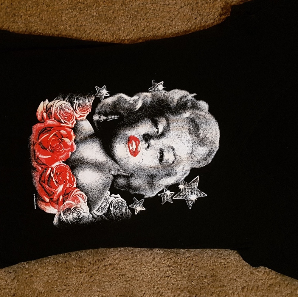 Marylin Tee